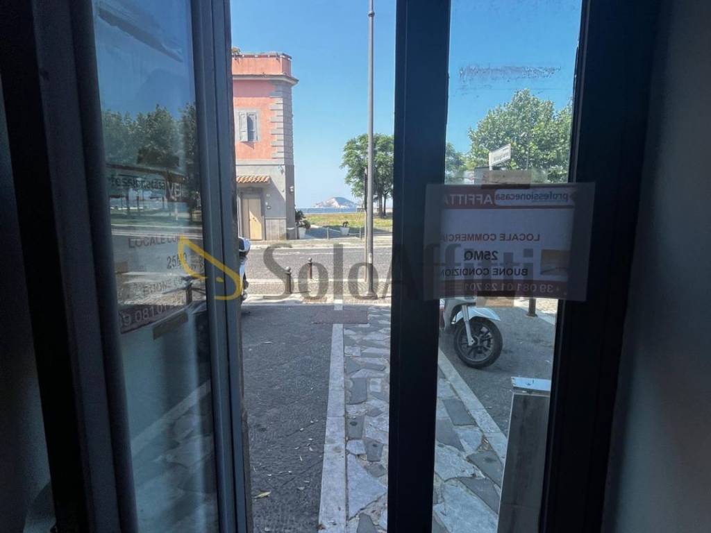 negozio in affitto a Pozzuoli