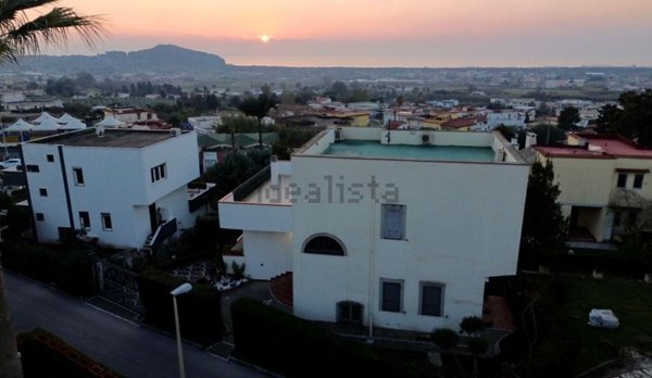 casa indipendente in affitto a Pozzuoli in zona Licola Lido