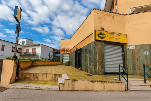 locale commerciale in affitto a Pozzuoli in zona Solfatara