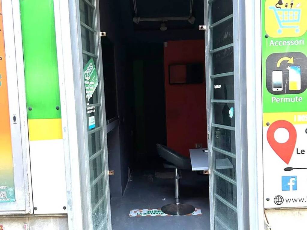 negozio in affitto a Pozzuoli