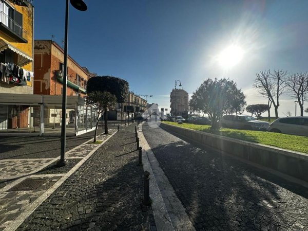 negozio in affitto a Pozzuoli in zona Cuma