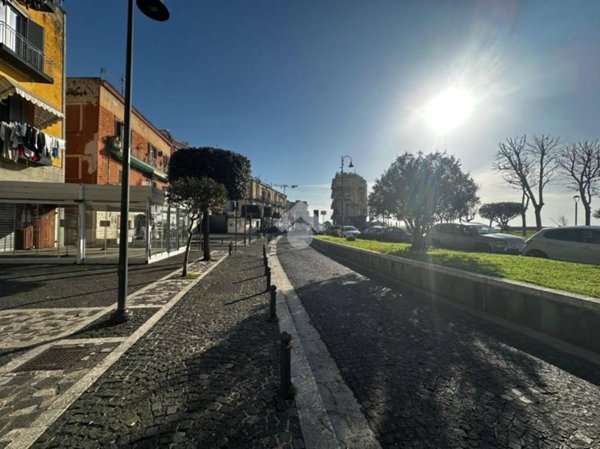 negozio in affitto a Pozzuoli in zona Cuma