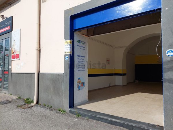 locale commerciale in affitto a Pozzuoli