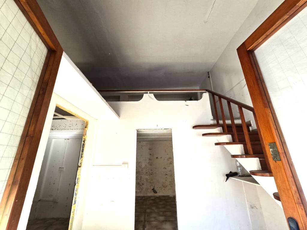 negozio in affitto a Pozzuoli