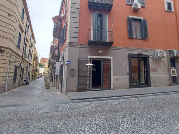 negozio in affitto a Pozzuoli