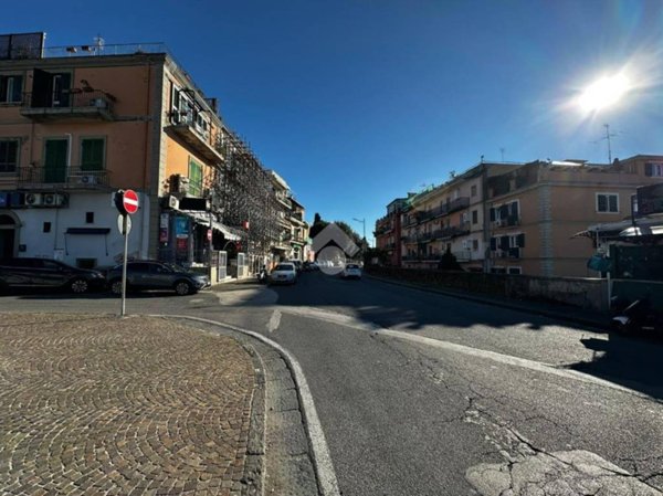 negozio in affitto a Pozzuoli