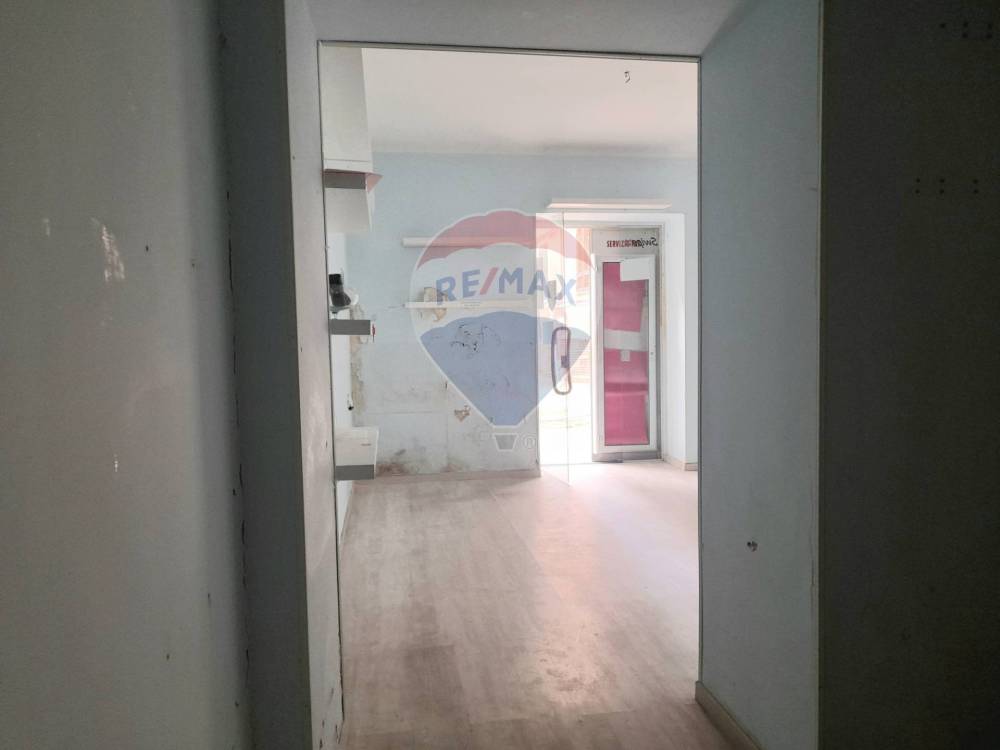 negozio in affitto a Pozzuoli