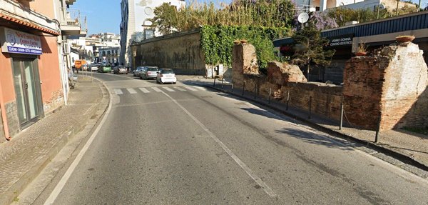 locale commerciale in affitto a Pozzuoli