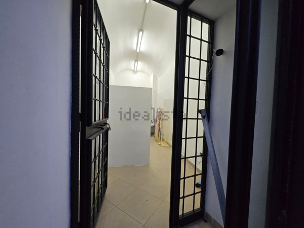 locale commerciale in affitto a Pozzuoli