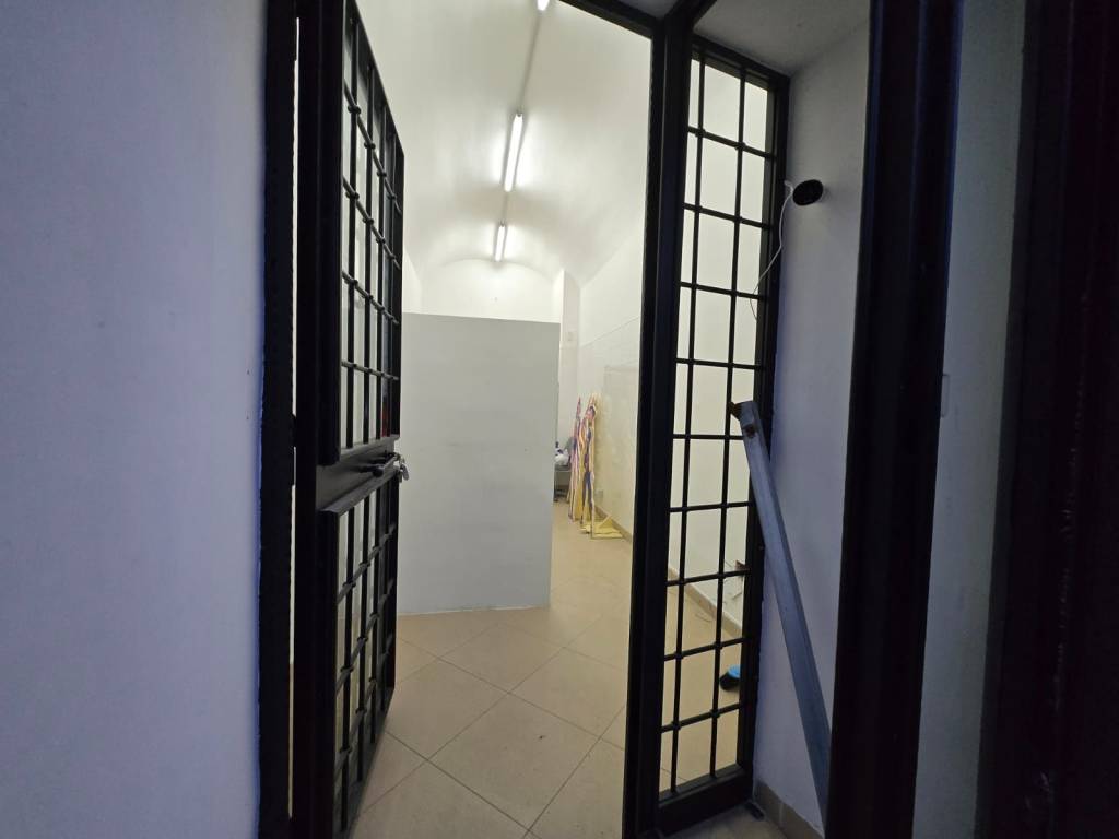 negozio in affitto a Pozzuoli