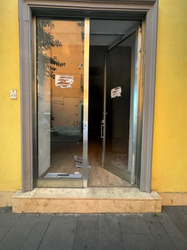 locale commerciale in affitto a Pozzuoli
