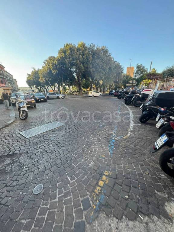 negozio in affitto a Pozzuoli