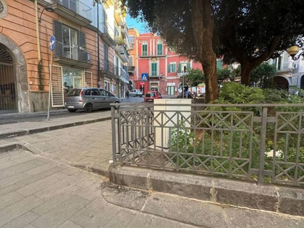 negozio in affitto a Pozzuoli