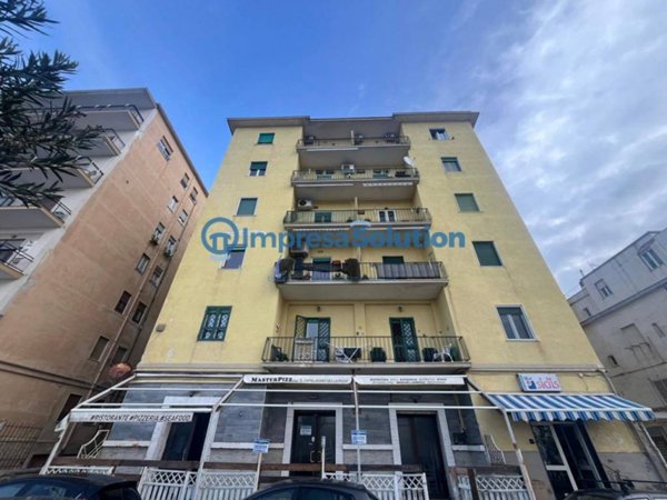 negozio in affitto a Pozzuoli