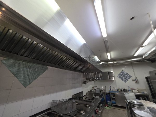 locale commerciale in affitto a Pozzuoli