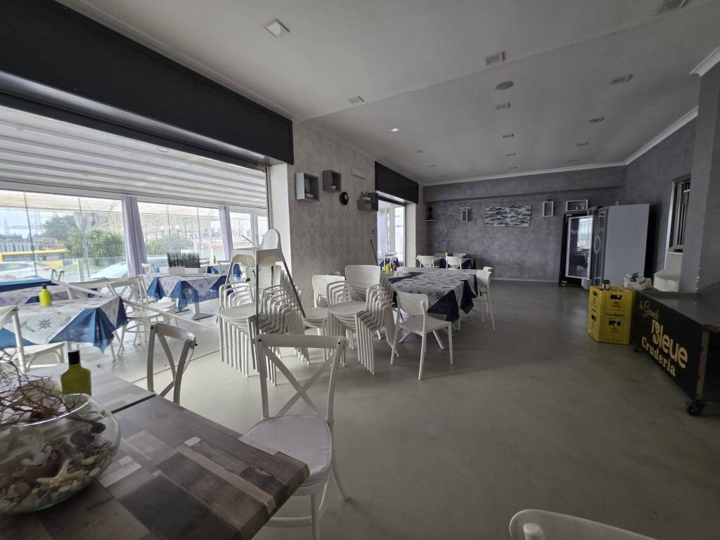 negozio in affitto a Pozzuoli