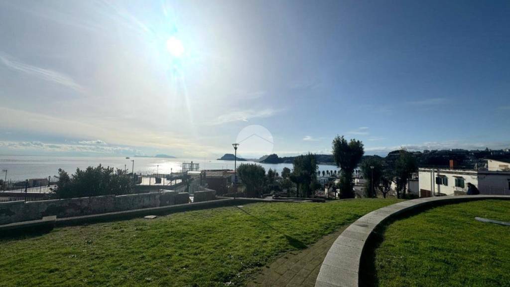 appartamento in affitto a Pozzuoli in zona Lucrino