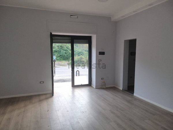 locale commerciale in affitto a Pozzuoli