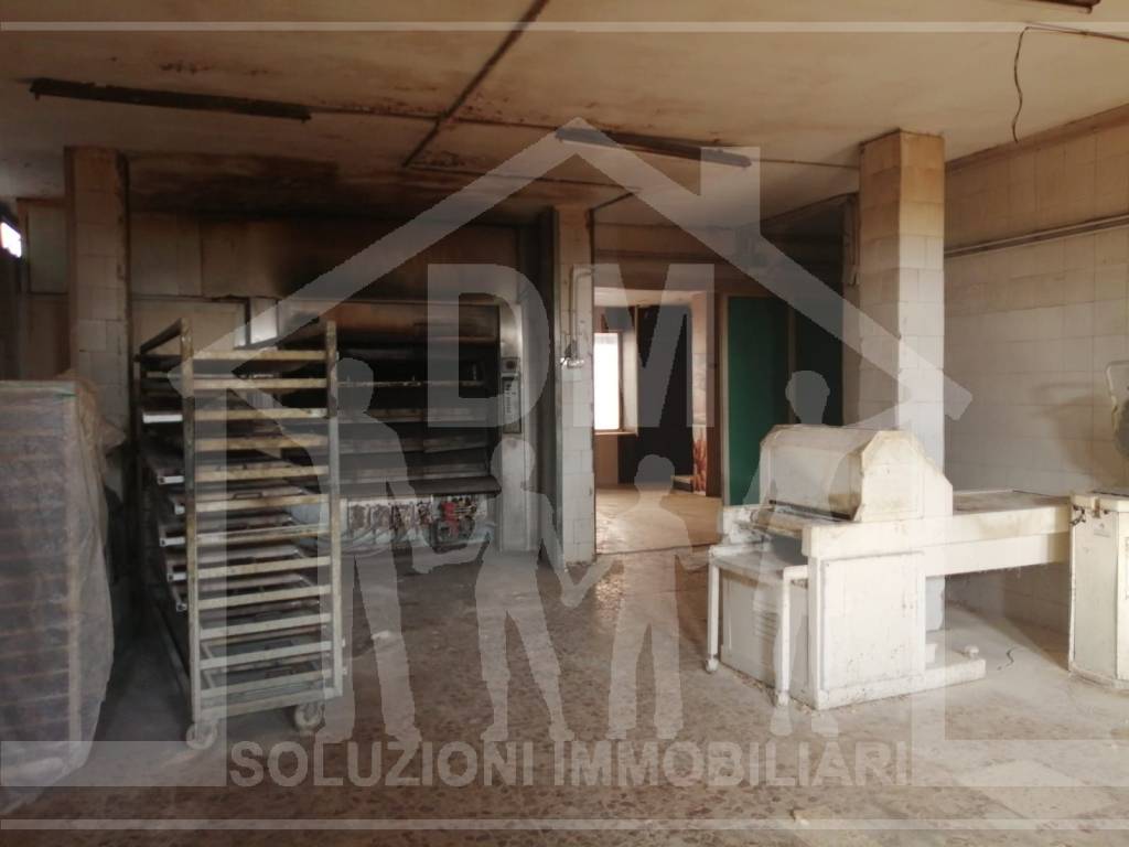 negozio in affitto a Pozzuoli