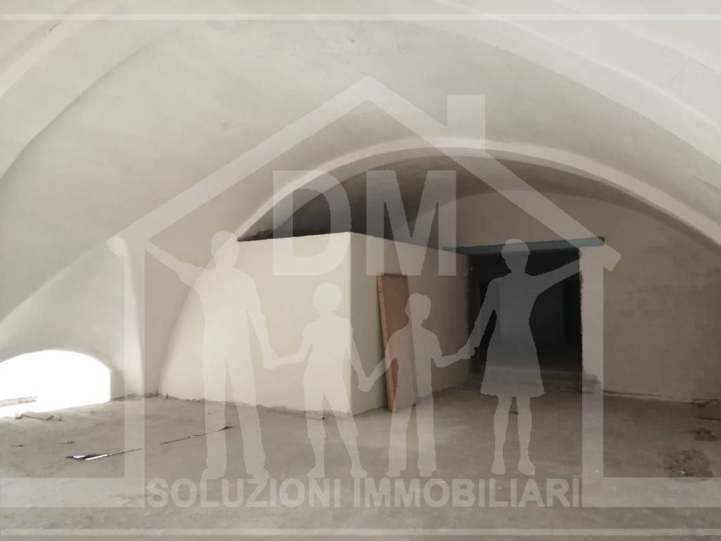 negozio in affitto a Pozzuoli