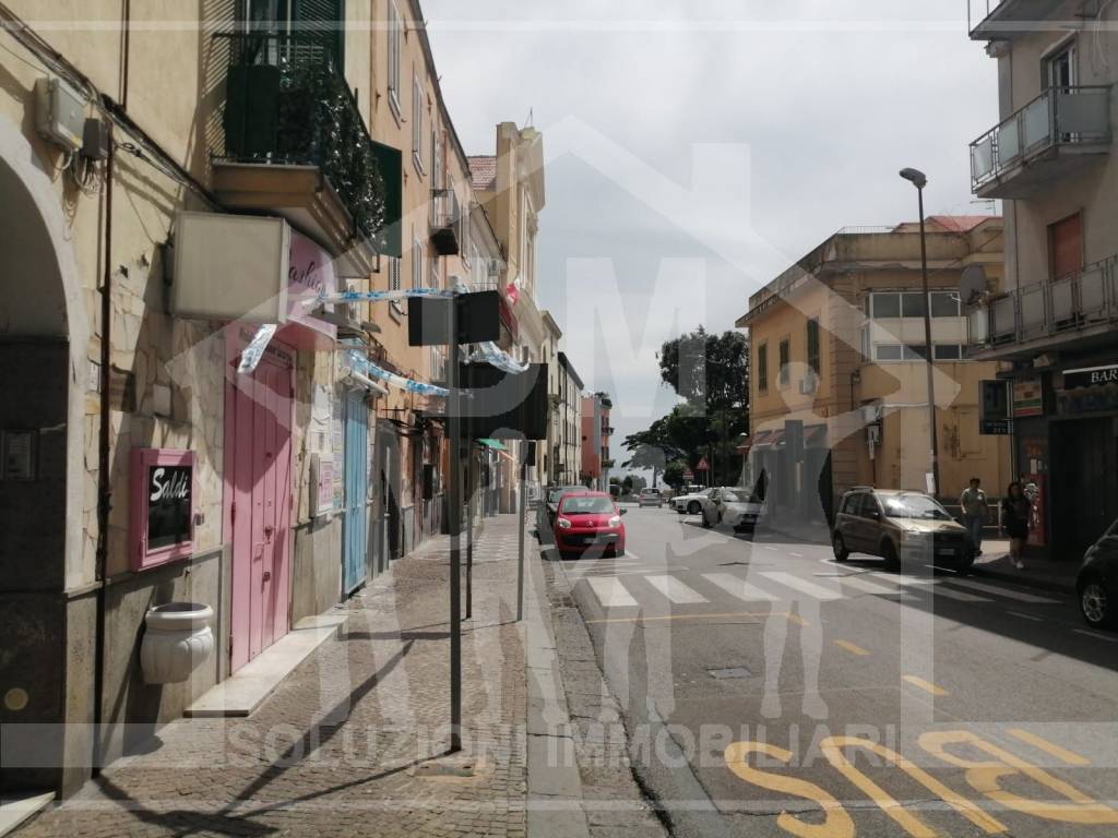 negozio in affitto a Pozzuoli