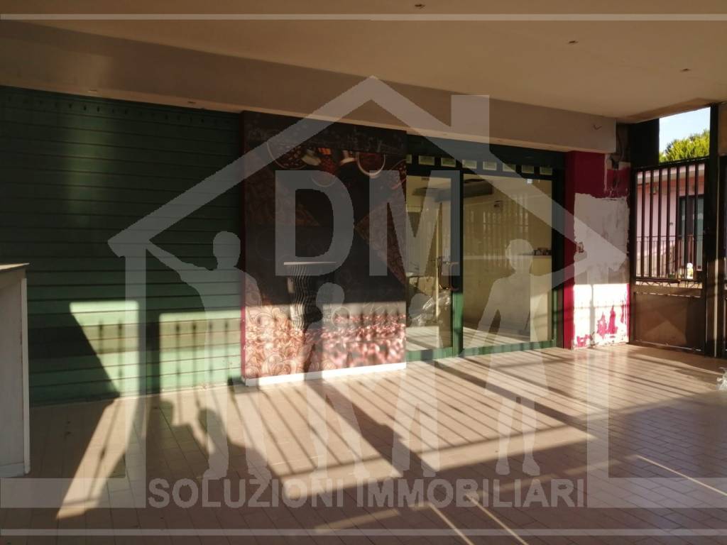 negozio in affitto a Pozzuoli