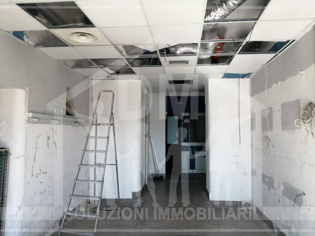 negozio in affitto a Pozzuoli