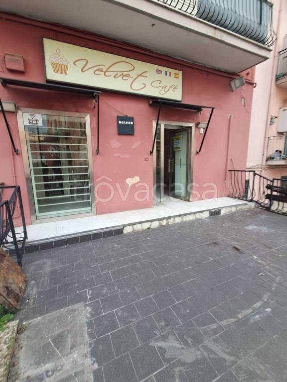 negozio in affitto a Pozzuoli