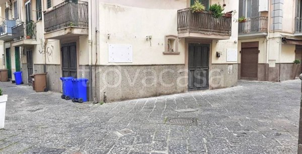 negozio in affitto a Pozzuoli
