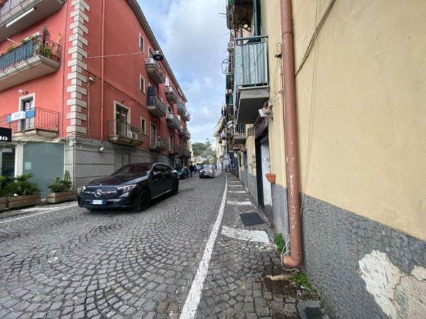 locale commerciale in affitto a Pozzuoli