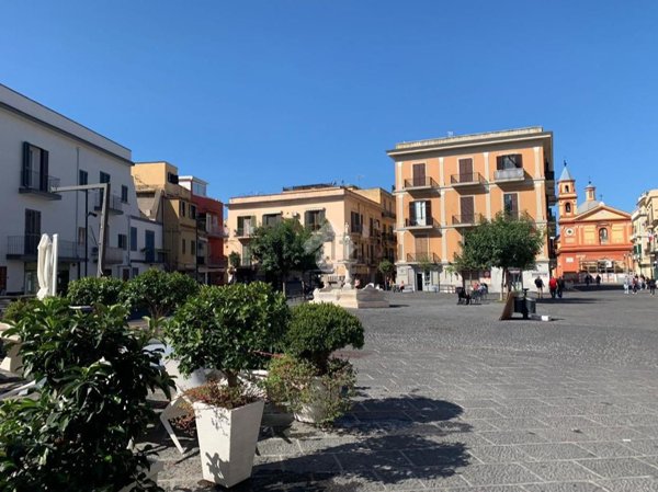 locale commerciale in affitto a Pozzuoli