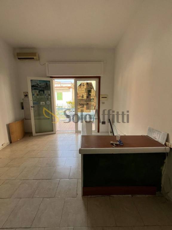 negozio in affitto a Pozzuoli in zona Arco Felice