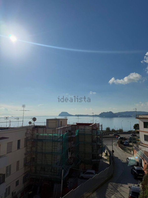 appartamento in affitto a Pozzuoli in zona Lucrino
