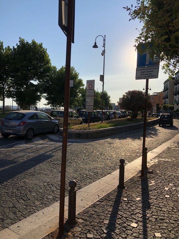 negozio in affitto a Pozzuoli