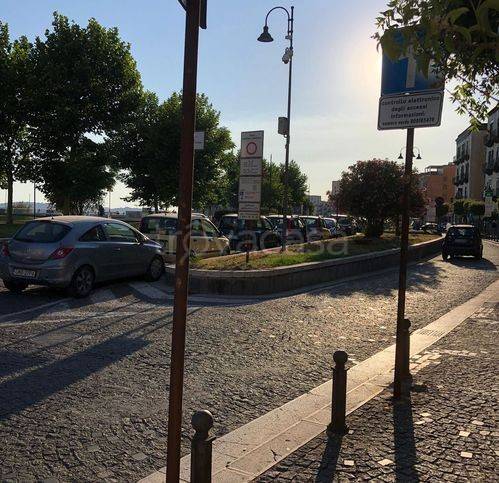 negozio in affitto a Pozzuoli
