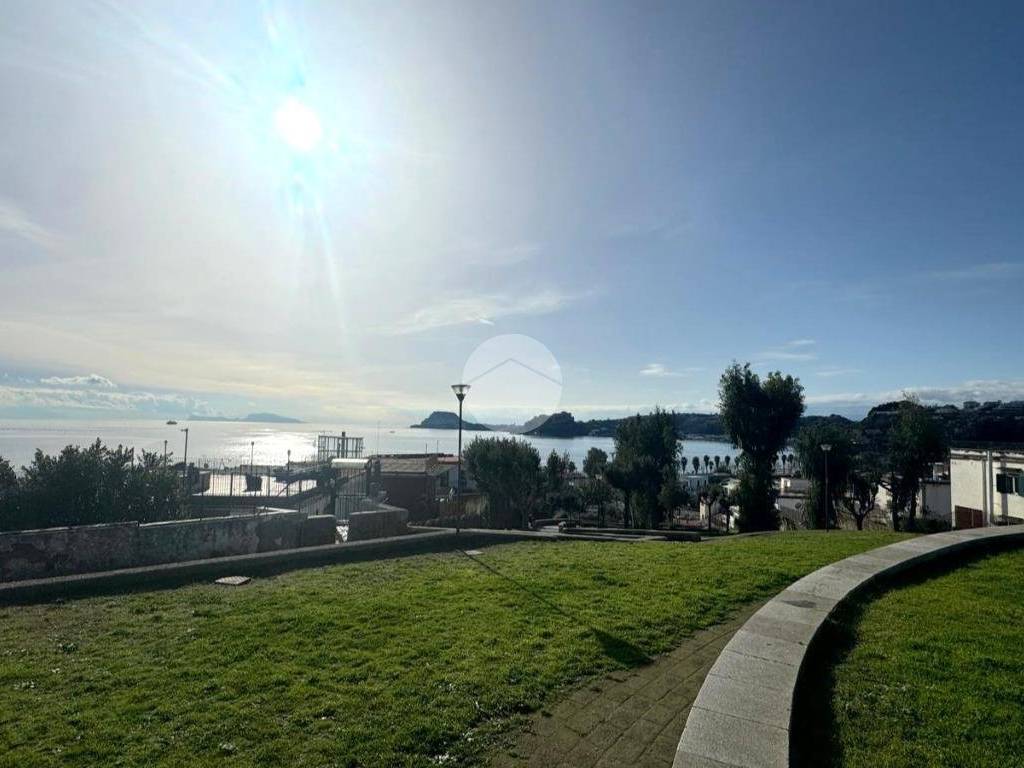 appartamento in affitto a Pozzuoli in zona Lucrino