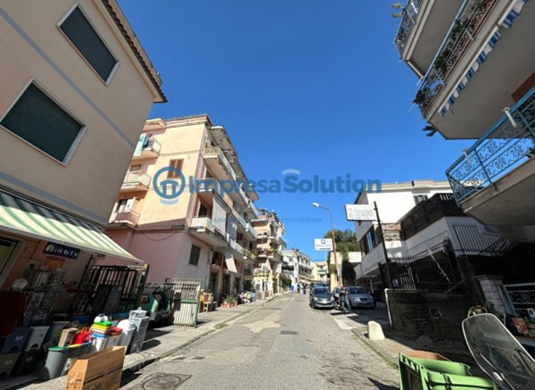 ufficio in affitto a Pozzuoli in zona Lucrino