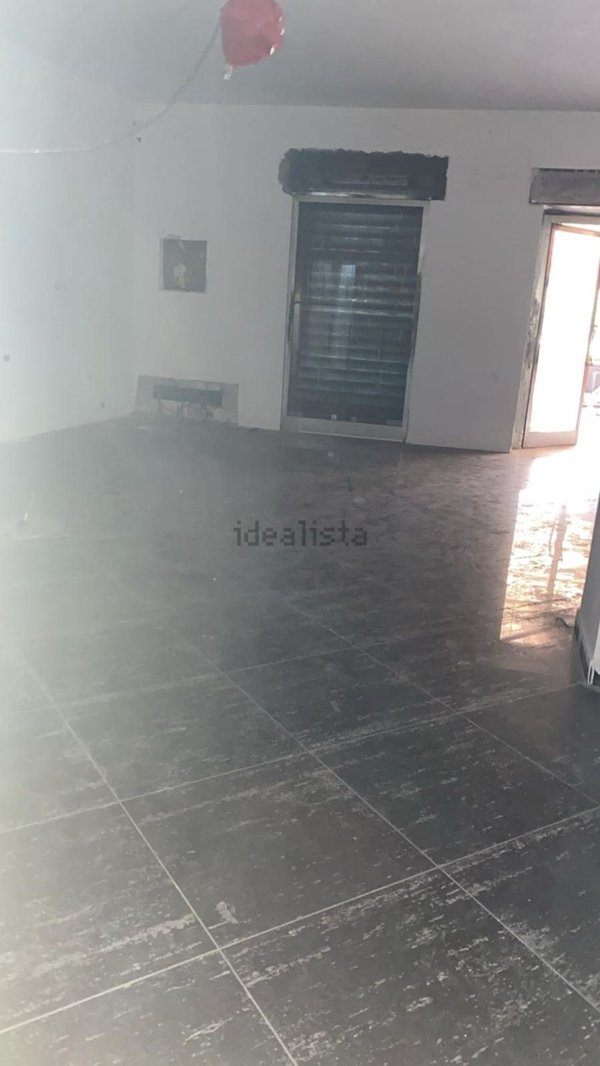 locale commerciale in affitto a Pozzuoli in zona Monterusciello