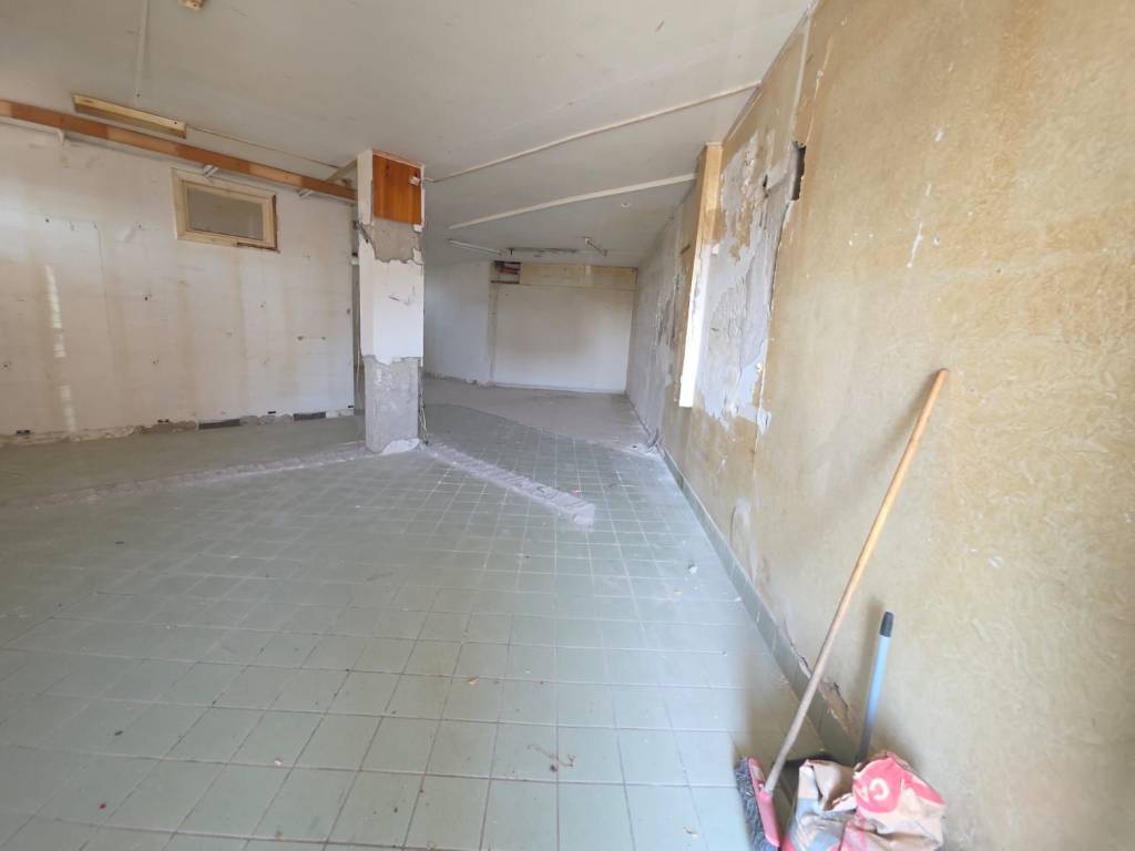 negozio in affitto a Pozzuoli