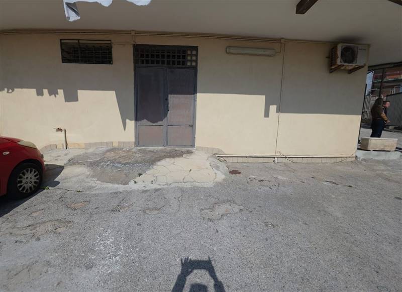 locale commerciale in affitto a Pozzuoli