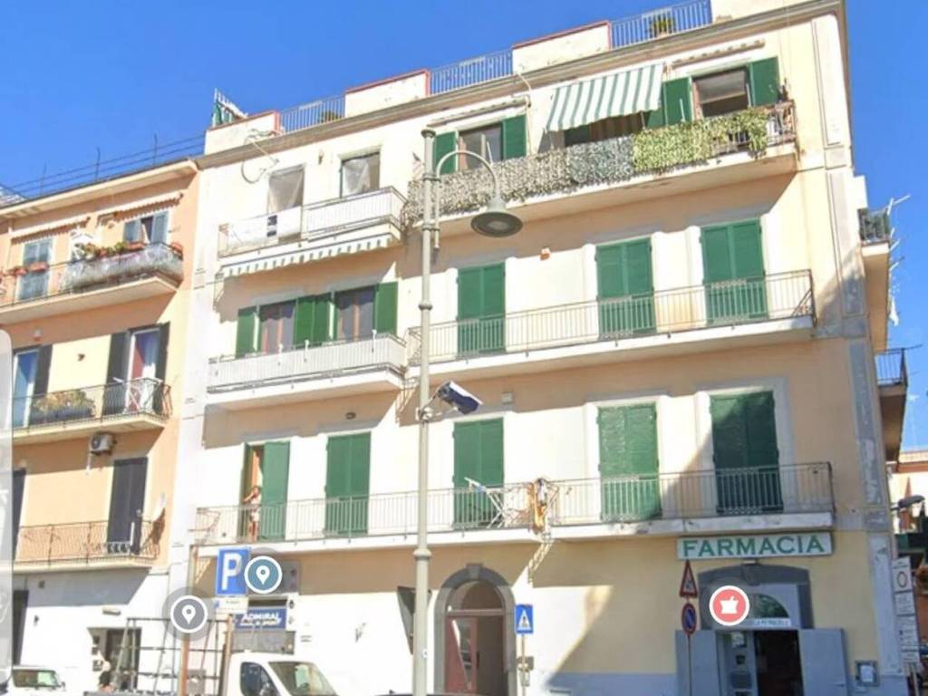 negozio in affitto a Pozzuoli