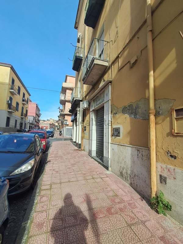 locale commerciale in affitto a Pozzuoli