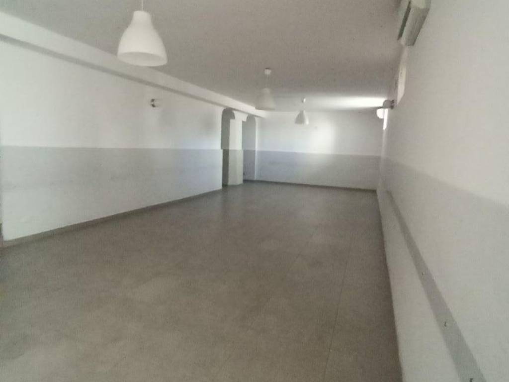 negozio in affitto a Pozzuoli in zona Arco Felice