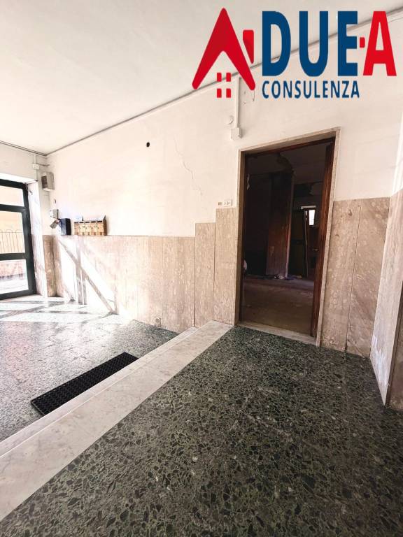 negozio in affitto a Pozzuoli in zona Monterusciello