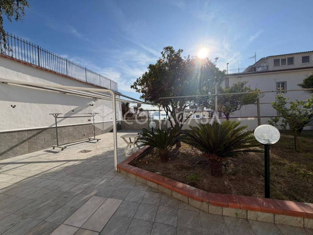 appartamento in affitto a Pozzuoli in zona Lucrino