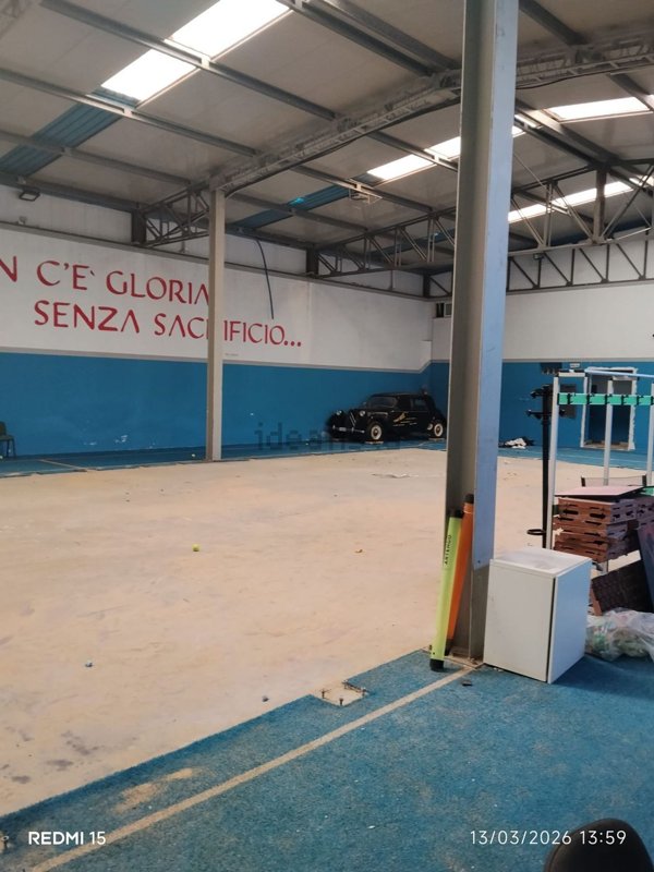 locale commerciale in affitto a Pozzuoli