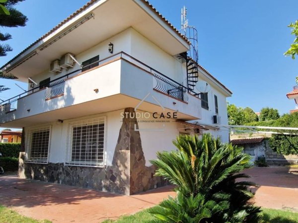 casa indipendente in affitto a Pozzuoli in zona Monterusciello