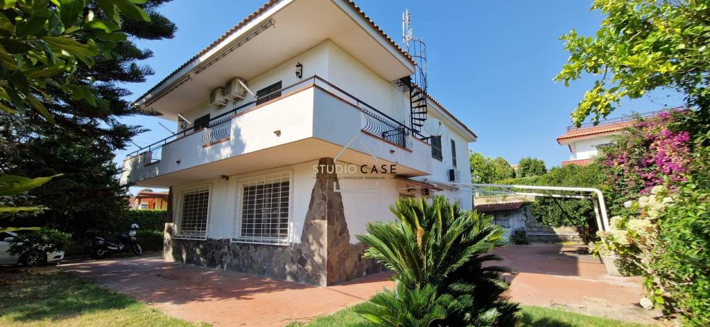 casa indipendente in affitto a Pozzuoli in zona Monterusciello