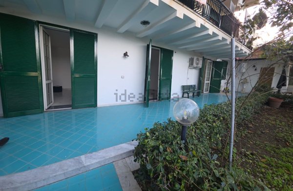 appartamento in affitto a Pozzuoli in zona Lucrino