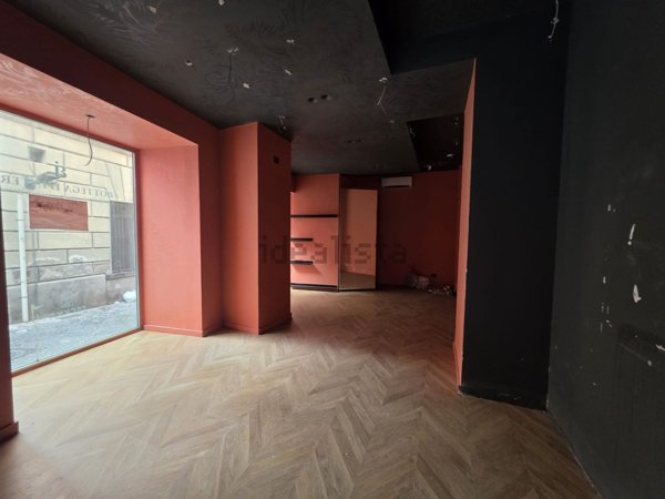 locale commerciale in affitto a Pozzuoli